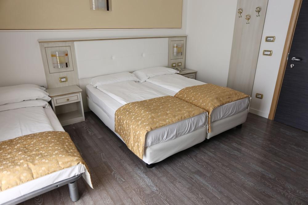 Hotel Lido Blu - Surf & Bike 토르볼레 외부 사진