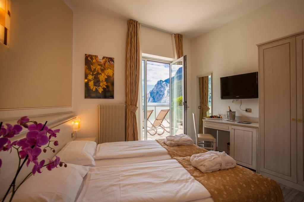 Hotel Lido Blu - Surf & Bike 토르볼레 외부 사진