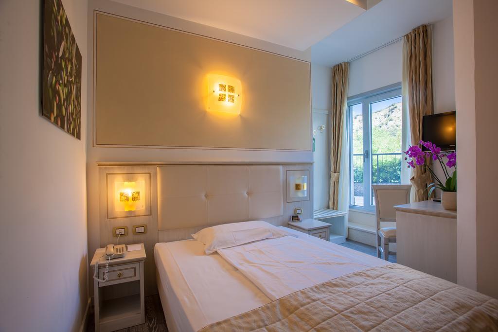 Hotel Lido Blu - Surf & Bike 토르볼레 외부 사진