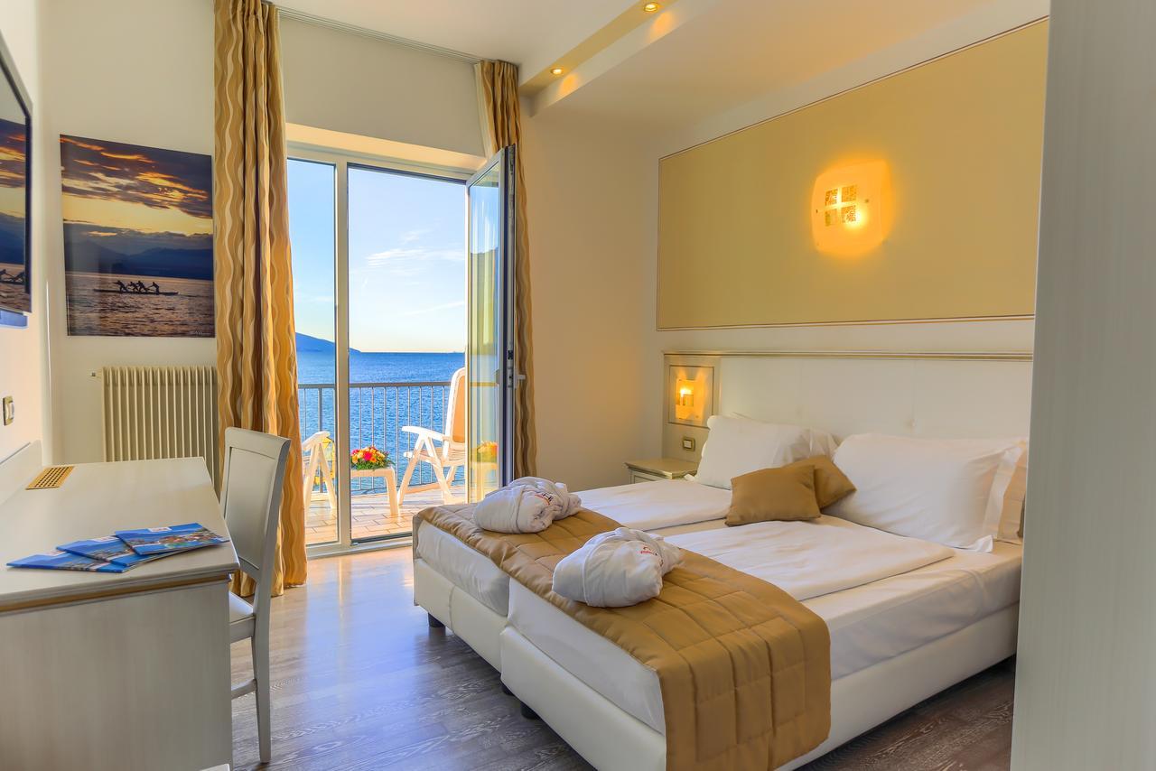 Hotel Lido Blu - Surf & Bike 토르볼레 외부 사진